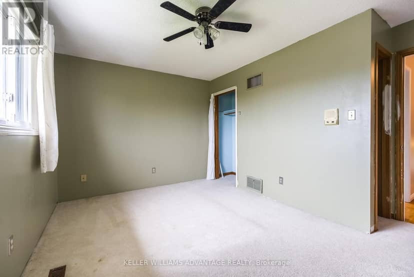 68 Fullerton Crescent — photo 19 of 40