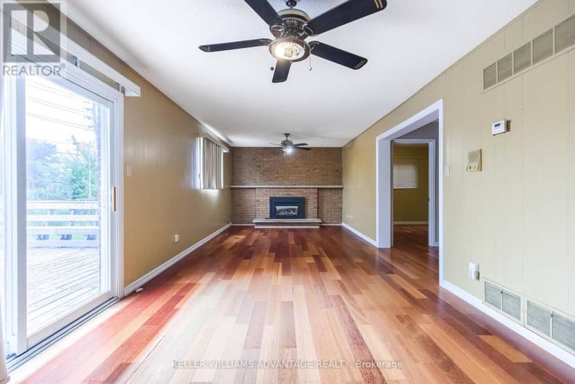 68 Fullerton Crescent — photo 23 of 40