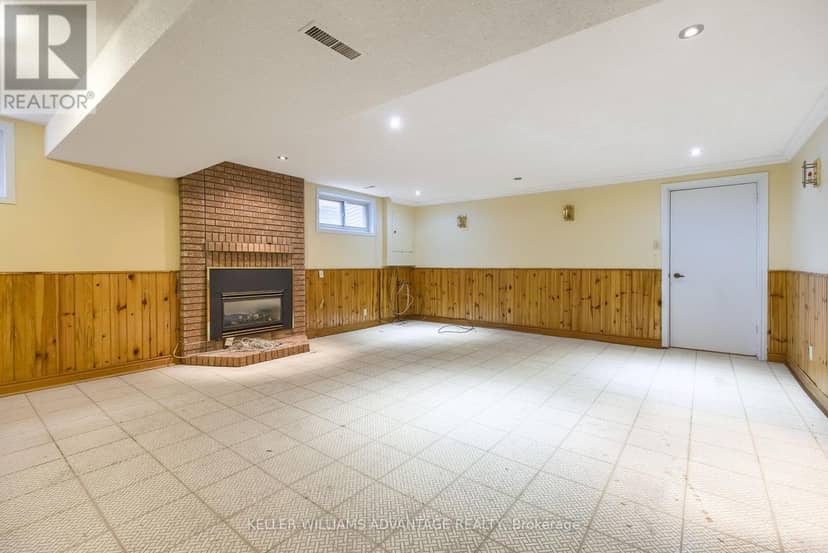68 Fullerton Crescent — photo 27 of 40