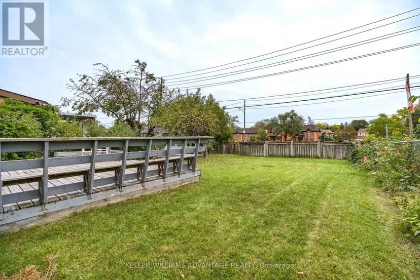 68 Fullerton Crescent — photo 38 of 40