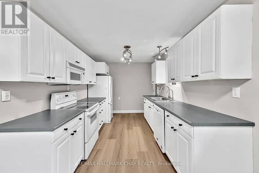 135 Peter Street — photo 18 of 40
