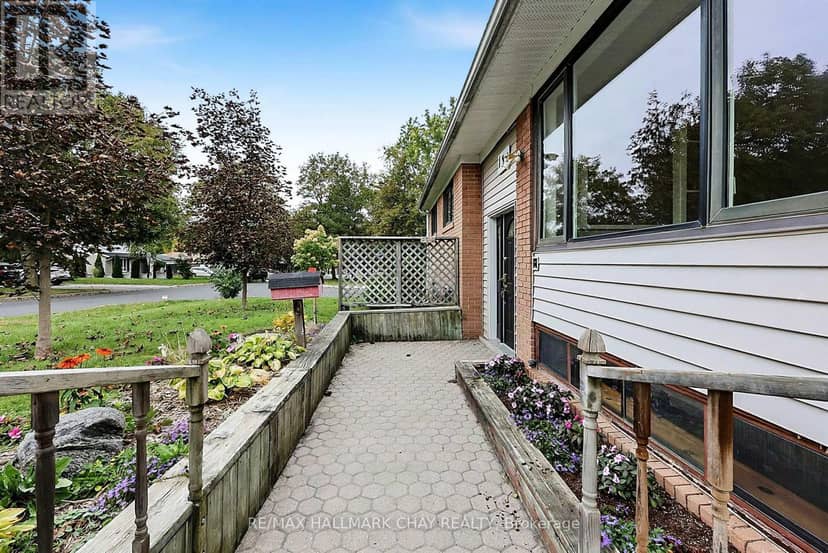 135 Peter Street — photo 7 of 40