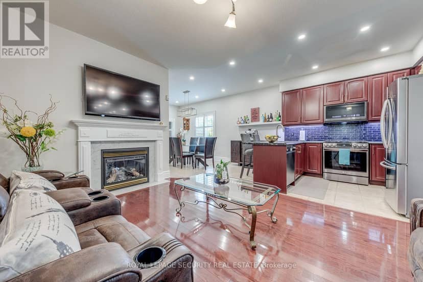 25 Pinecliff Crescent — photo 12 of 40