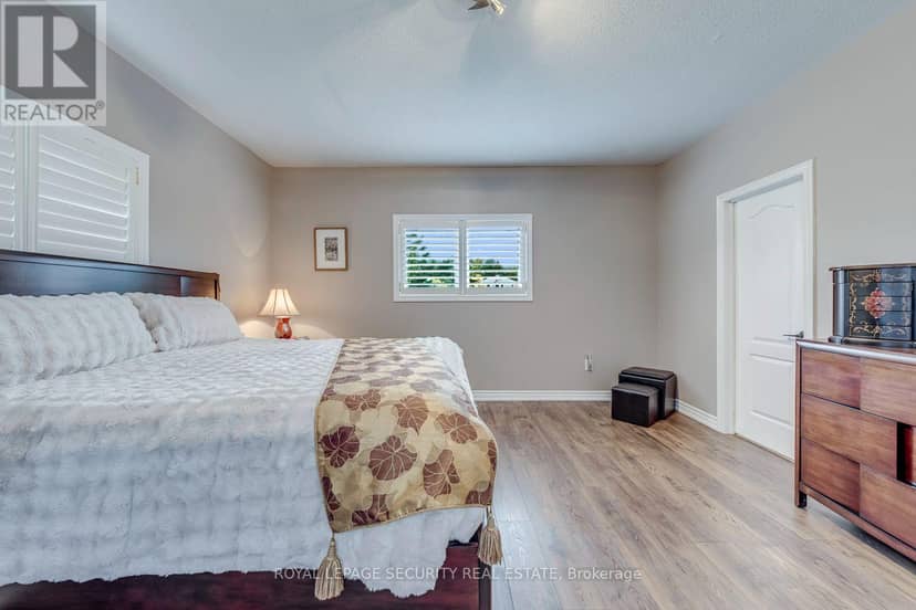 25 Pinecliff Crescent — photo 22 of 40