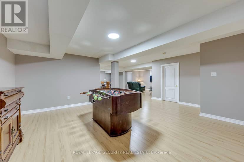 25 Pinecliff Crescent — photo 34 of 40