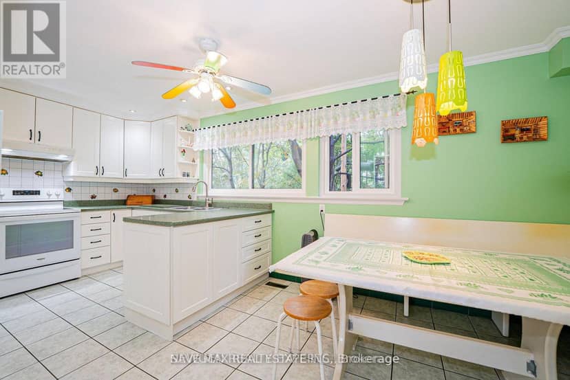 56 - 46 Dearbourne Boulevard — photo 15 of 36