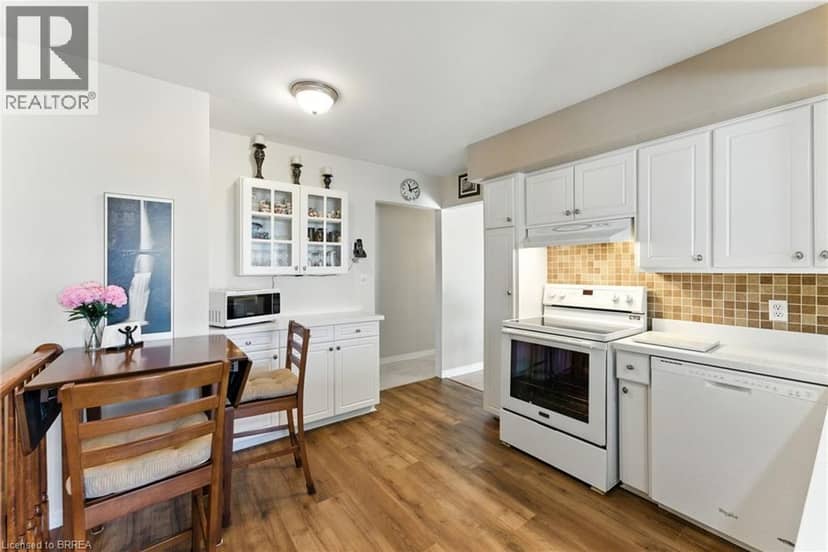 207 ROBINSON Road — photo 11 of 25
