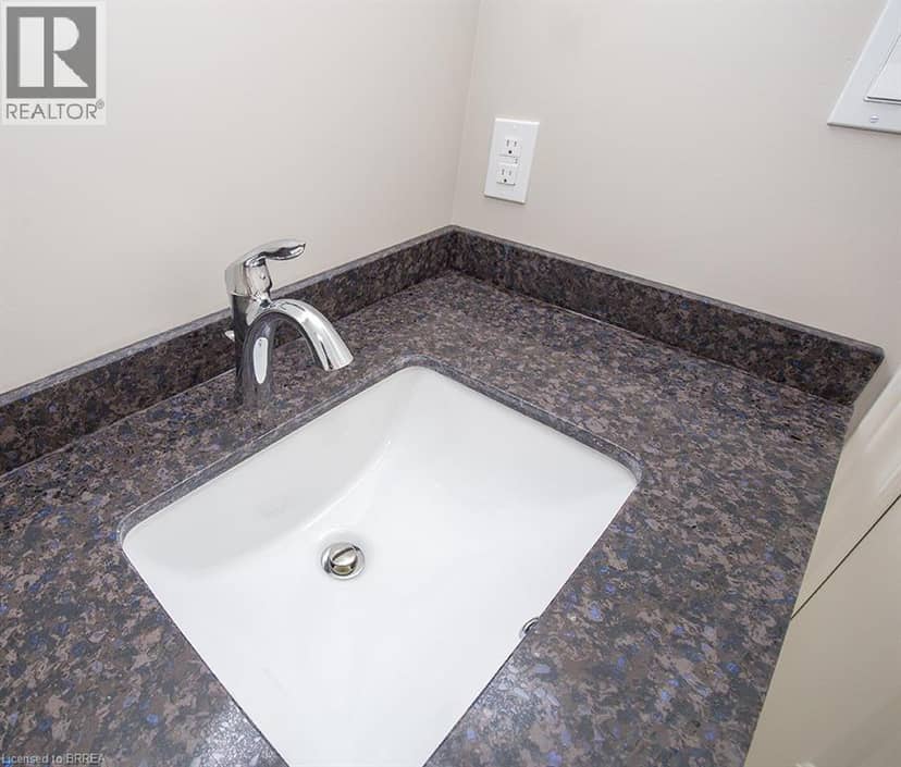355 WELLINGTON Street — photo 12 of 40
