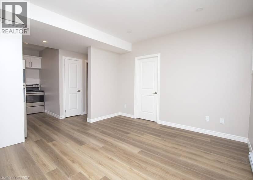 355 WELLINGTON Street, Brantford, photo 5