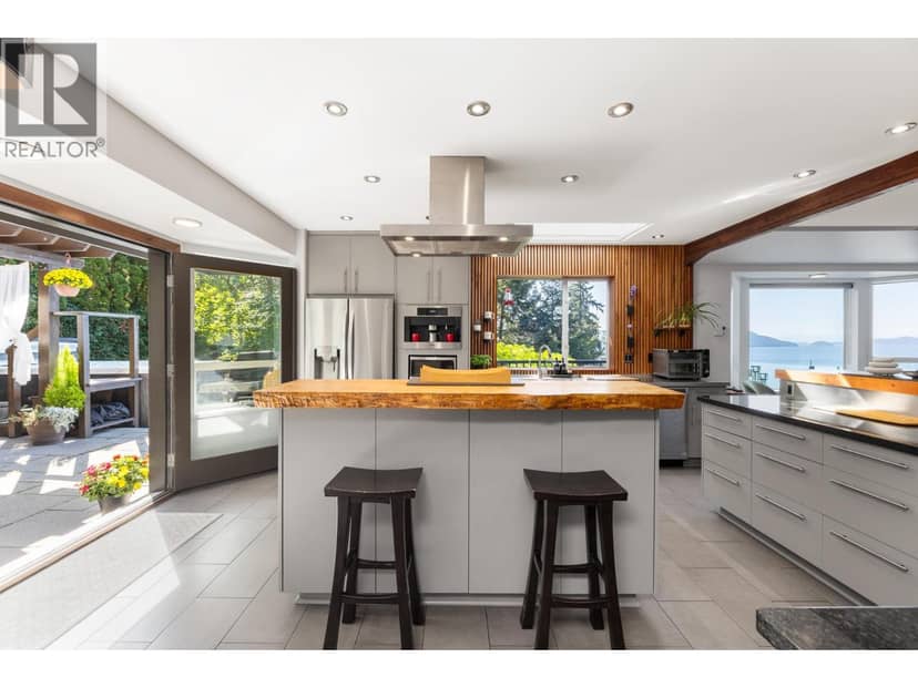 350 BAYVIEW PLACE, Lions Bay