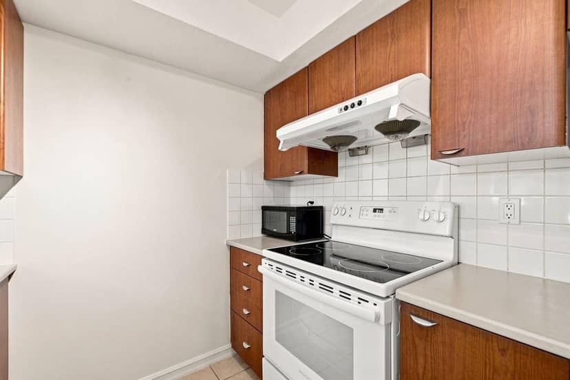 212 10088 148th Street, Surrey, photo 5