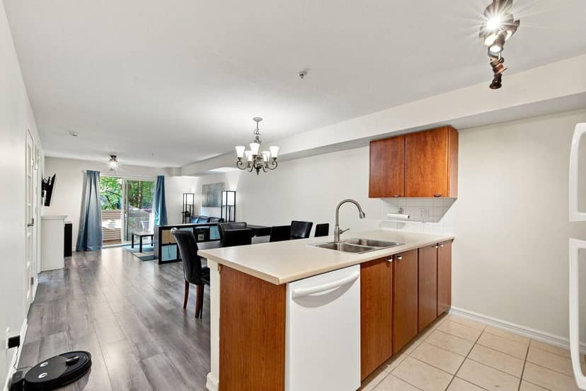 212 10088 148th Street, Surrey, photo 4