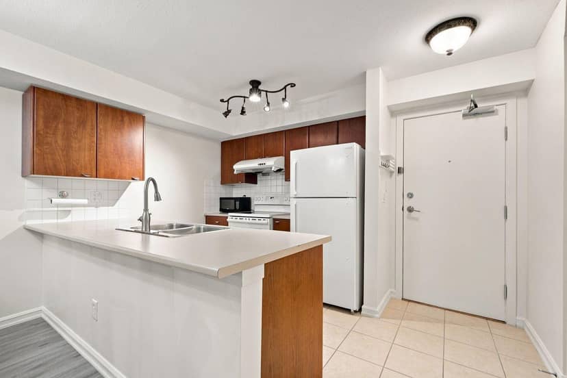 212 10088 148th Street, Surrey, photo 3