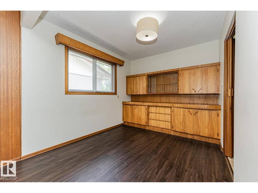10726 70 AV NW — photo 14 of 40