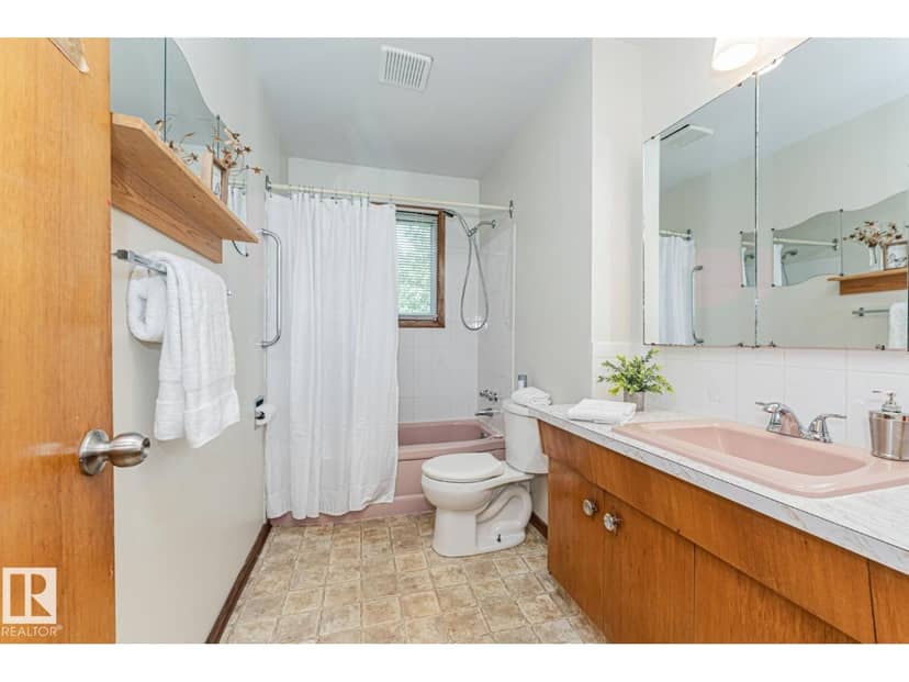 10726 70 AV NW — photo 29 of 40