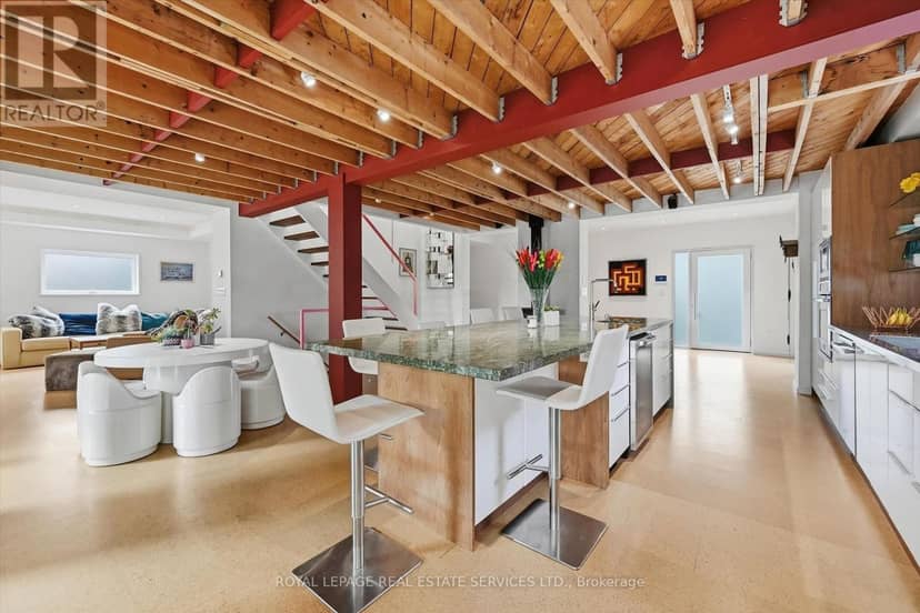 1318 Odessa Crescent — photo 10 of 40
