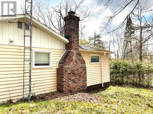 488 Kennedy Drive — photo 14 of 16