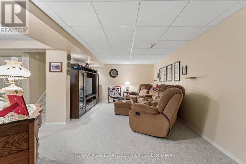 26 Jameson Crescent — photo 31 of 37