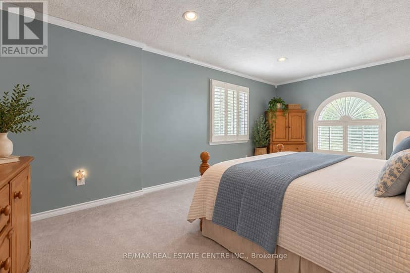 26 Jameson Crescent — photo 17 of 37