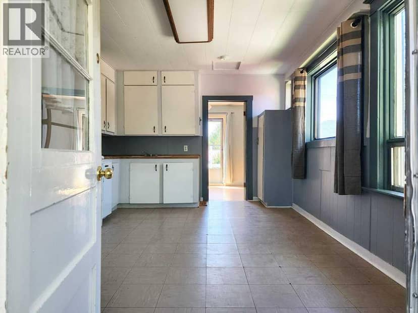 2229 210 Street, Bellevue, photo 6