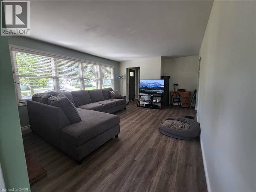 33 LEE Avenue — photo 8 of 30