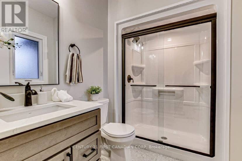 163 Elgin Avenue E — photo 16 of 33
