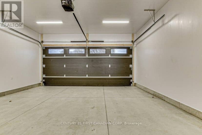 163 Elgin Avenue E — photo 21 of 33