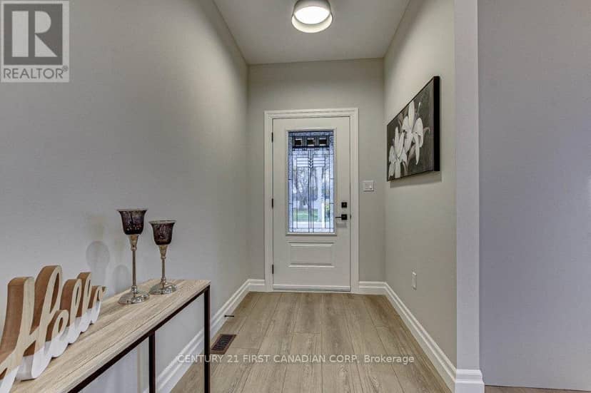 163 Elgin Avenue E, Goderich, photo 3