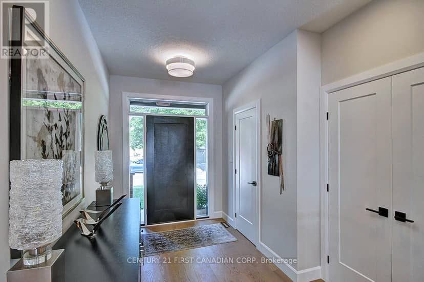 420 Old Wonderland Road — photo 4 of 28