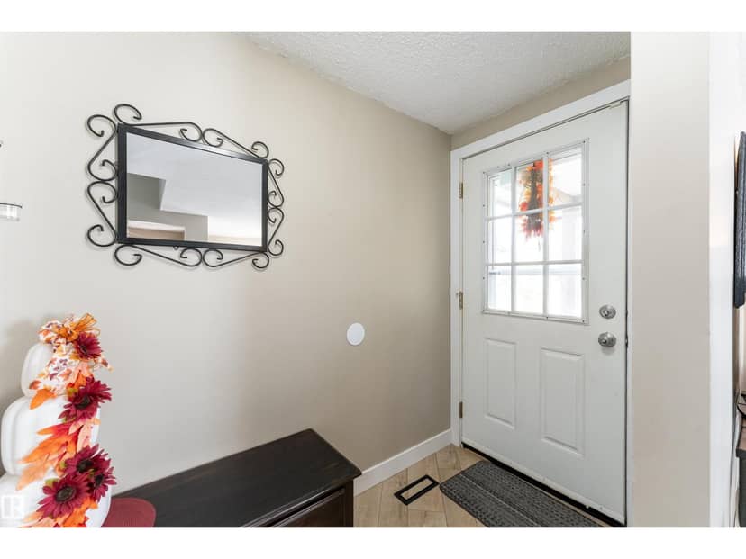 6007 37 AV NW, Edmonton, photo 2