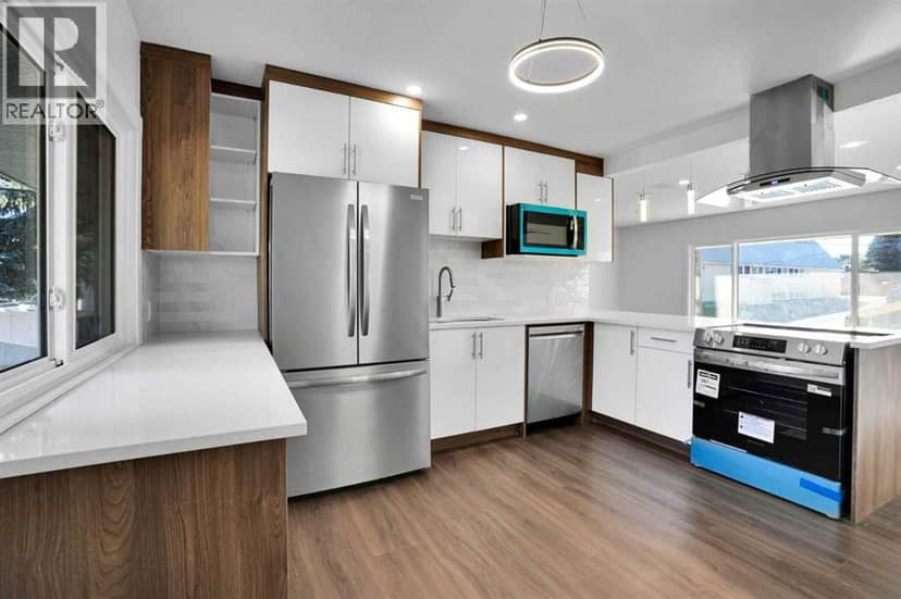 7520 7 Street SW — photo 16 of 40