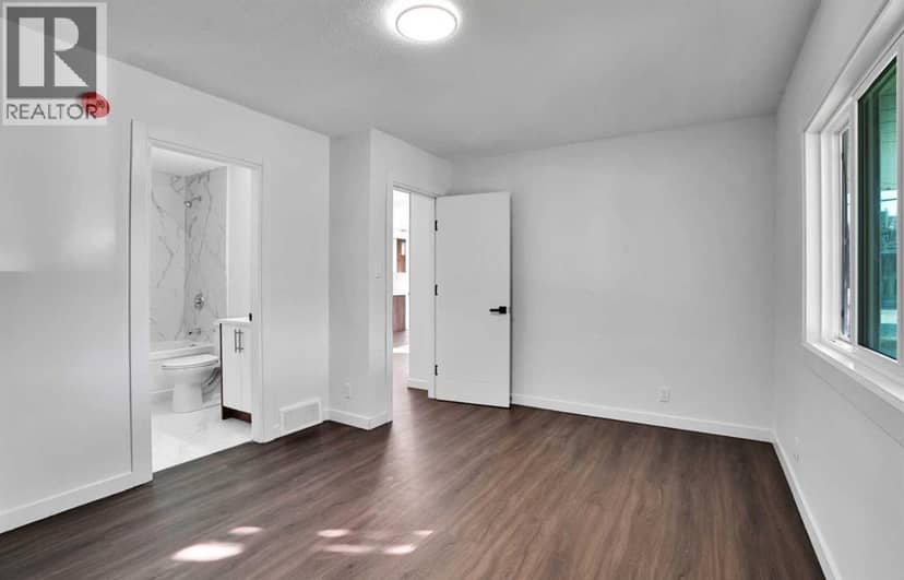 7520 7 Street SW — photo 9 of 40