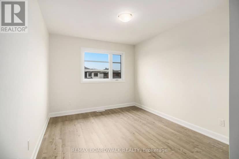 1194 Montblanc Crescent — photo 9 of 18