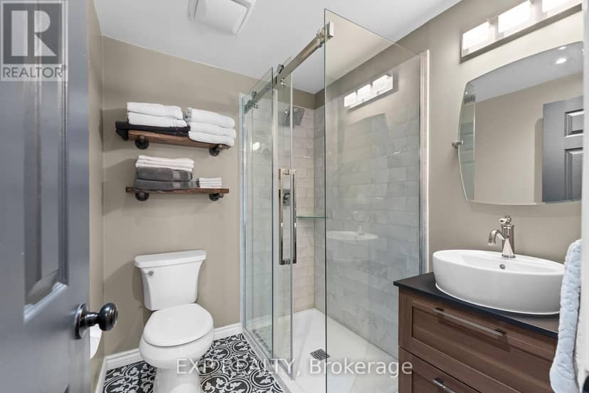 2753 St Paul Avenue — photo 15 of 40