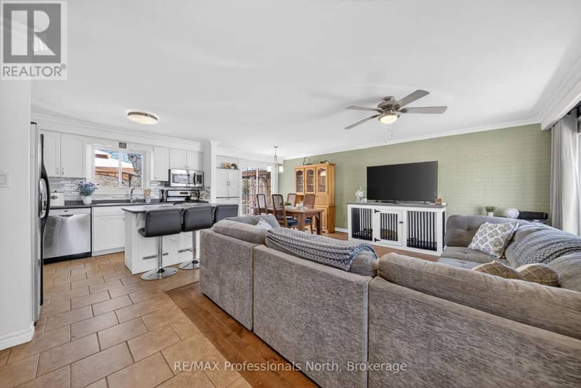 271 Lakeland Crescent — photo 5 of 40