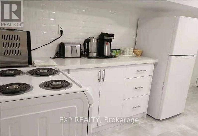 1231 Bathurst Street — photo 23 of 30
