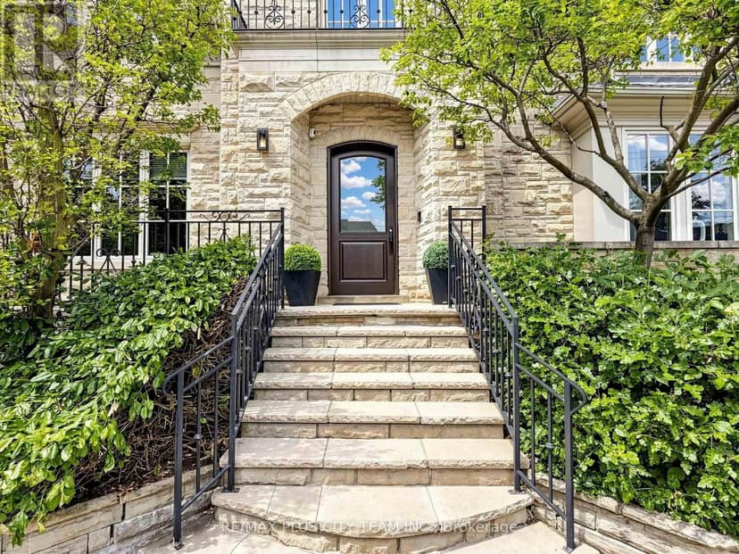 208 Carmichael Avenue, Toronto, photo 2