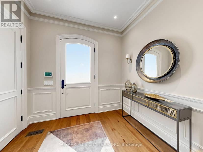 208 Carmichael Avenue, Toronto, photo 4