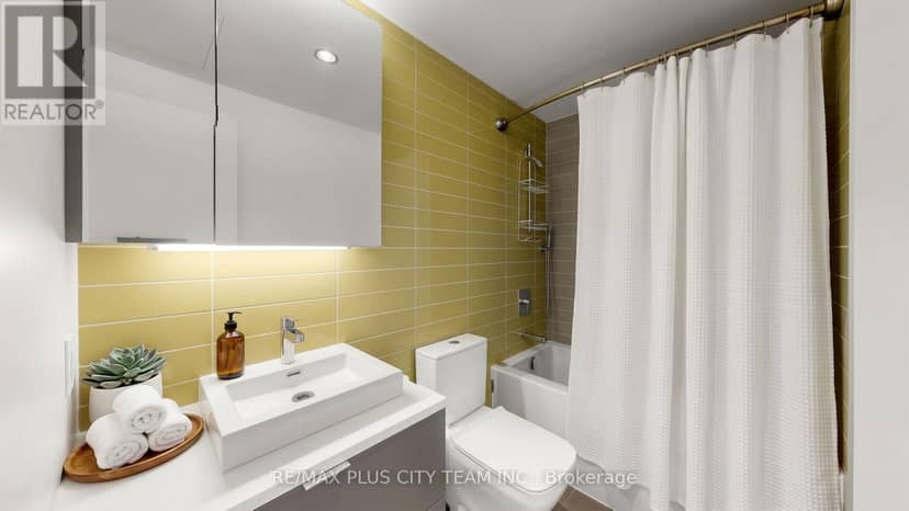 301 - 170 Bayview Avenue — photo 12 of 40