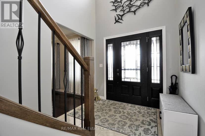 82 Curtis Street S — photo 18 of 40
