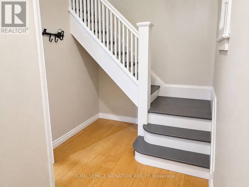 916 Woodbine Avenue, Toronto, photo 6