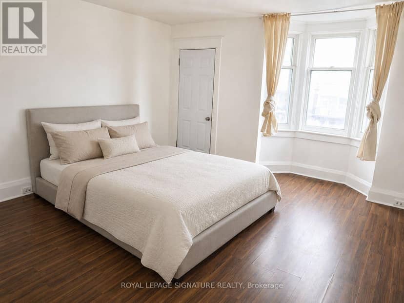 916 Woodbine Avenue, Toronto, photo 7