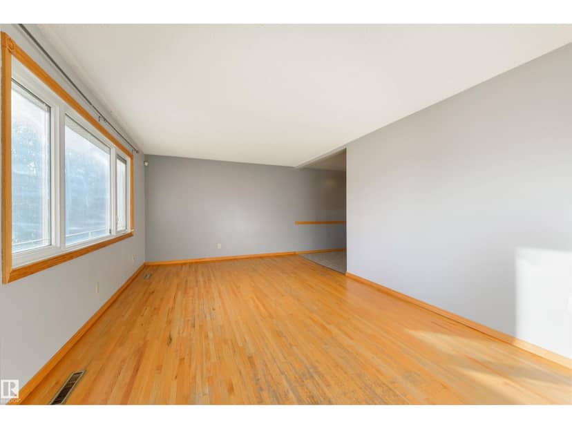 9260 Ottewell Rd NW, Edmonton, photo 6