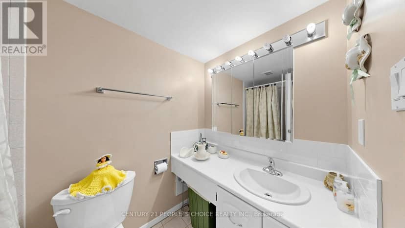 310 - 7811 Yonge Street — photo 25 of 40