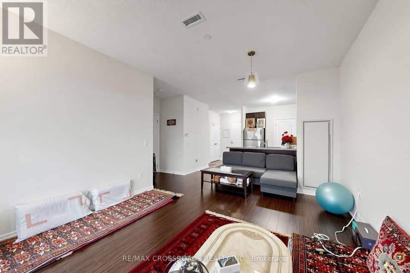 222 - 39 New Delhi Drive N — photo 15 of 40