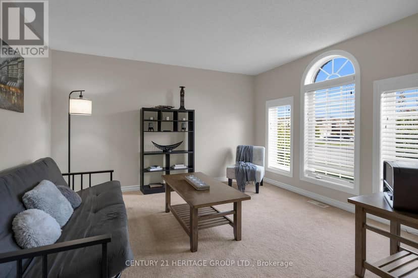 45 Whitfield Crescent — photo 10 of 40
