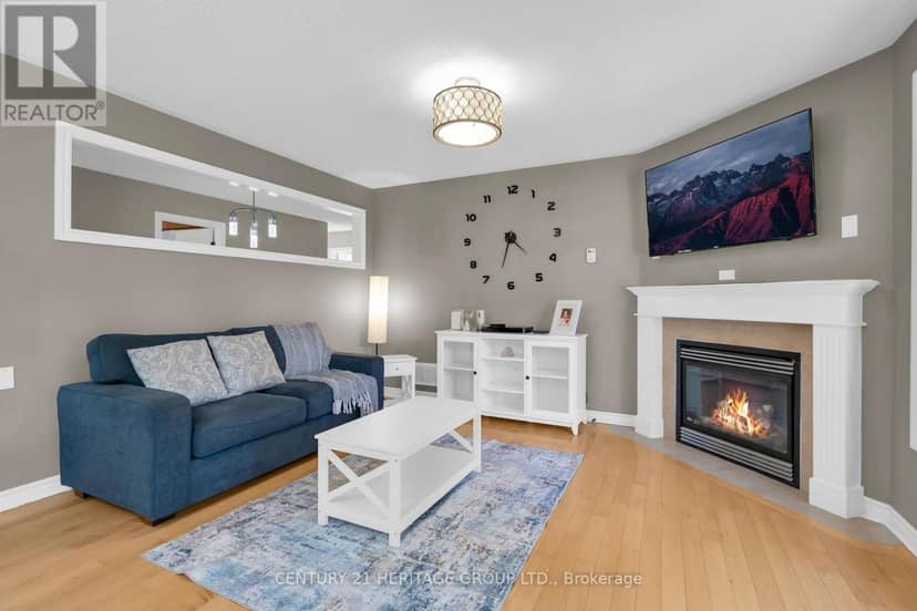 45 Whitfield Crescent — photo 18 of 40