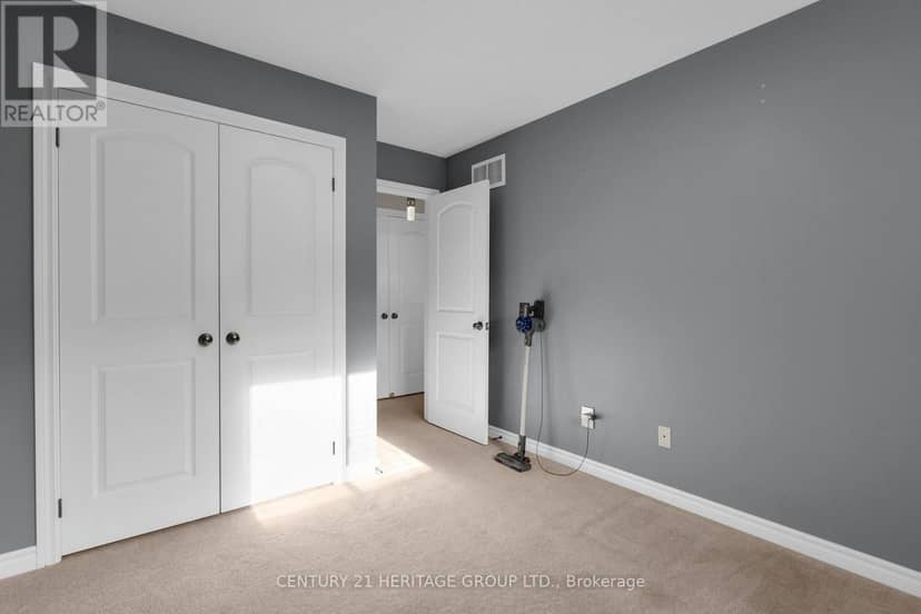 45 Whitfield Crescent — photo 28 of 40