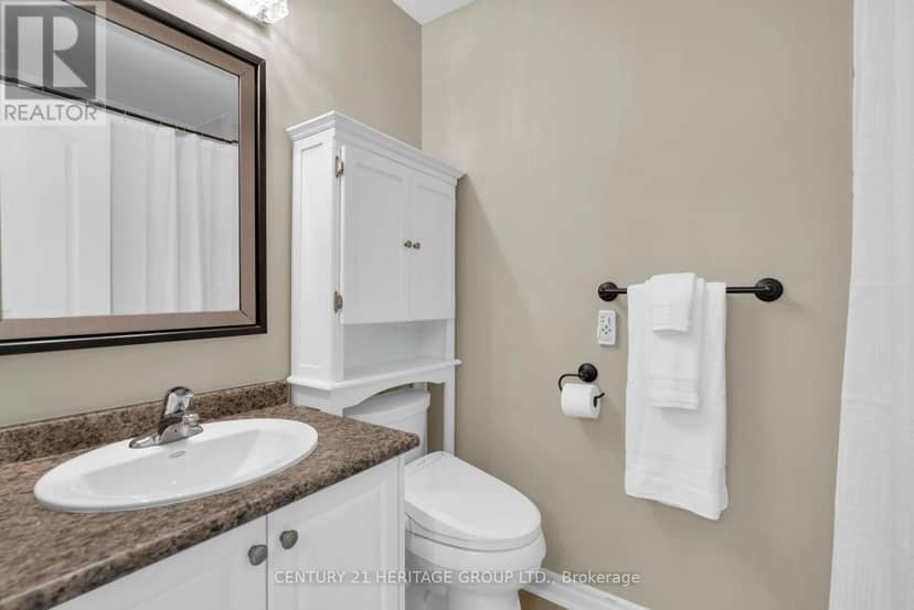 45 Whitfield Crescent — photo 31 of 40