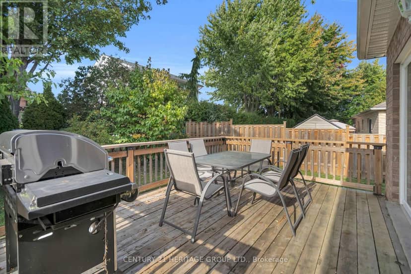 45 Whitfield Crescent — photo 32 of 40